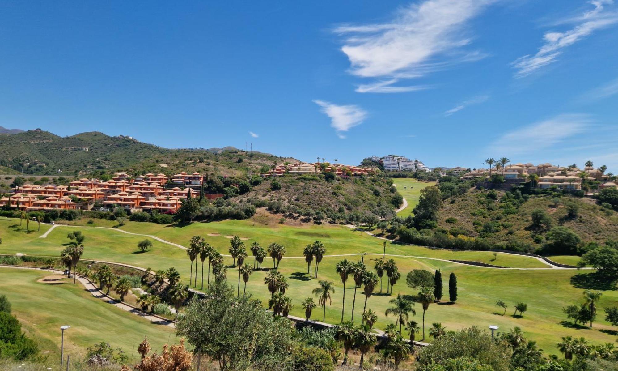 Apartemen Elegant 3 Bedroom Next To Santa Clara Golf Marbella