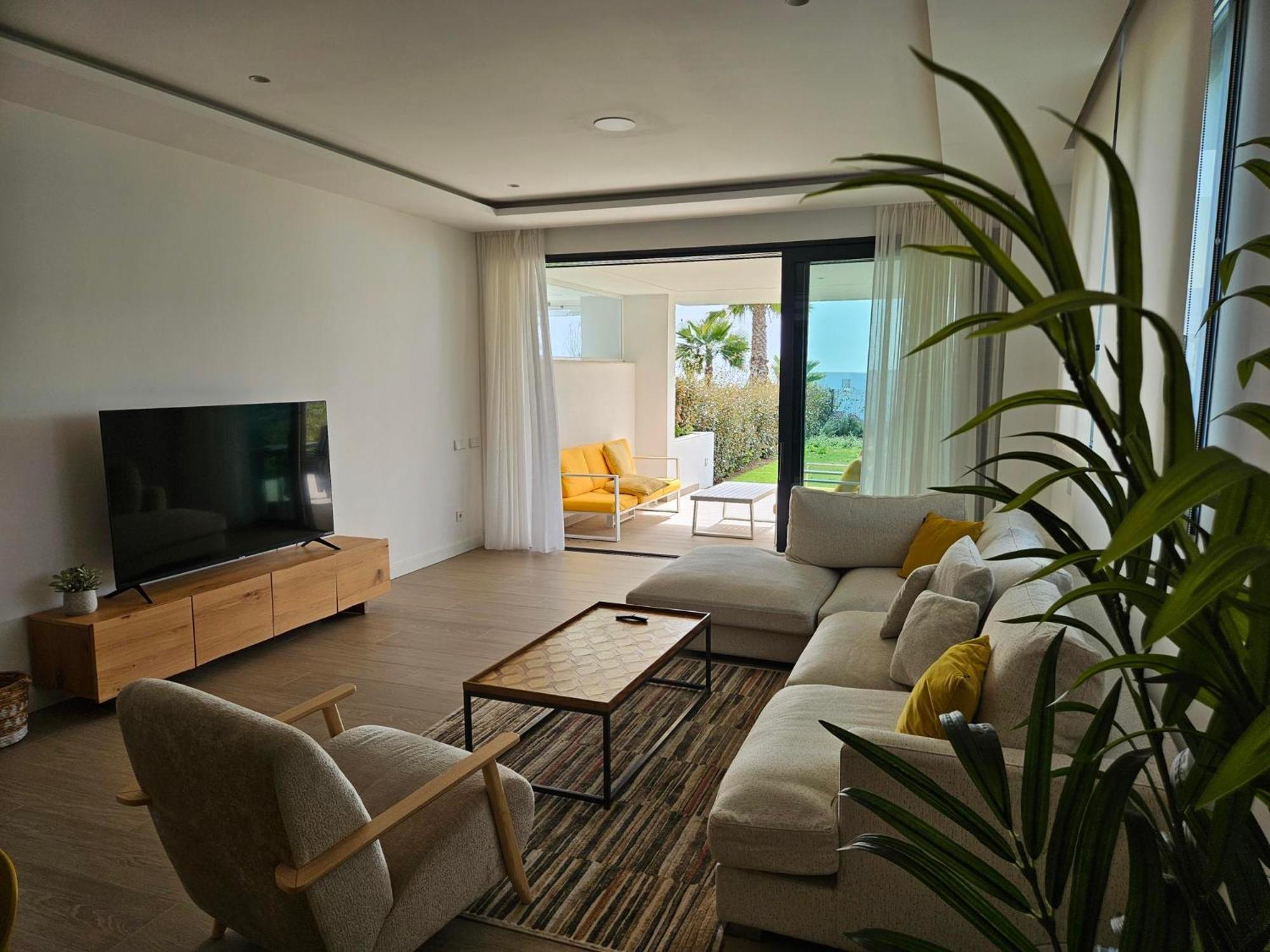 Apartemen Elegant 3 Bedroom Next To Santa Clara Golf *